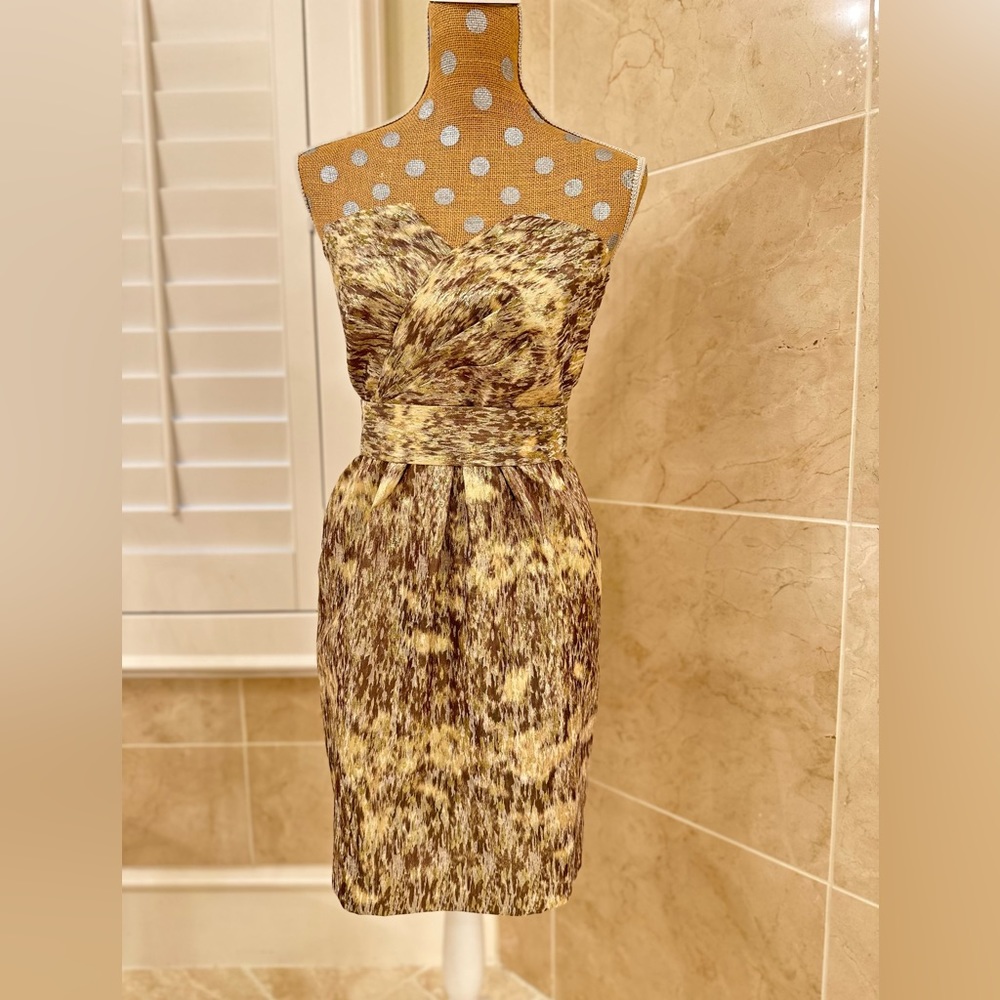 Beautiful Gianni Bini gold metallic print dress